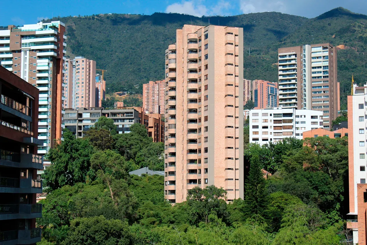 VENTAJAS DE ADQUIRIR UN INMUEBLE EN VENTA EN MEDELLÍN CON UNA INMOBILIARIA